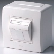 ДКС 10665B Коробка в сборе с 1 розеткой RJ45, кат5е (телефон / компьютер), коричневая (розница) DKC